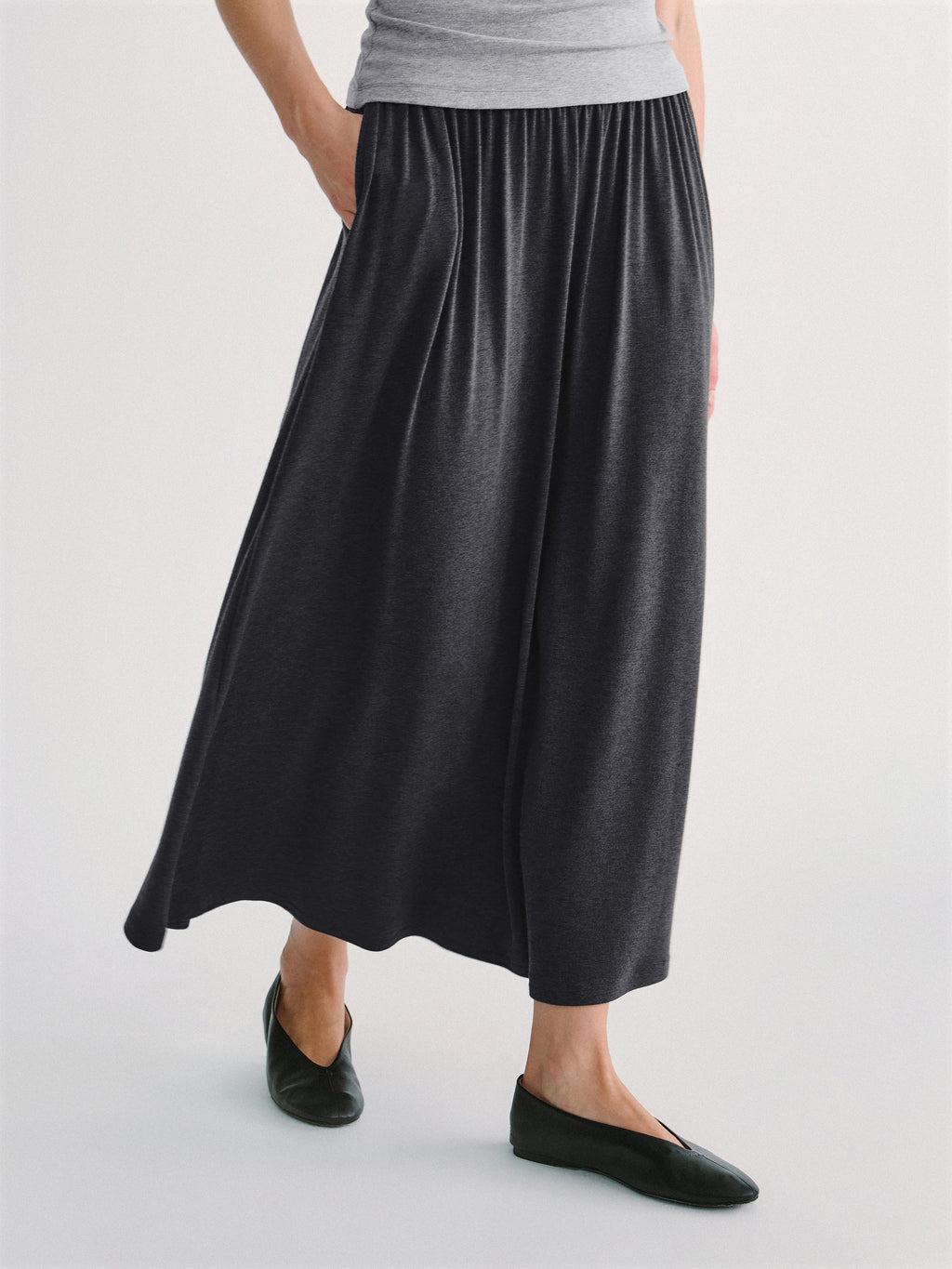LiteWarm Mid-Rise Ruched A-Line Midi Skirt with Pockets
