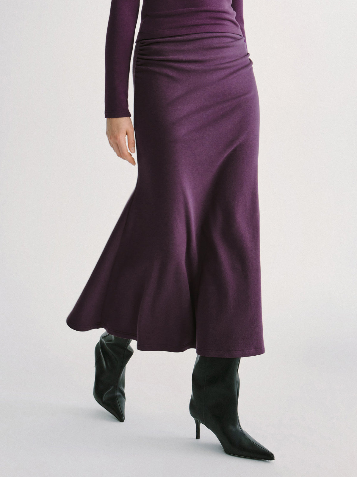 ProWarm Mid-Rise Ruched Flared Midi Skirt