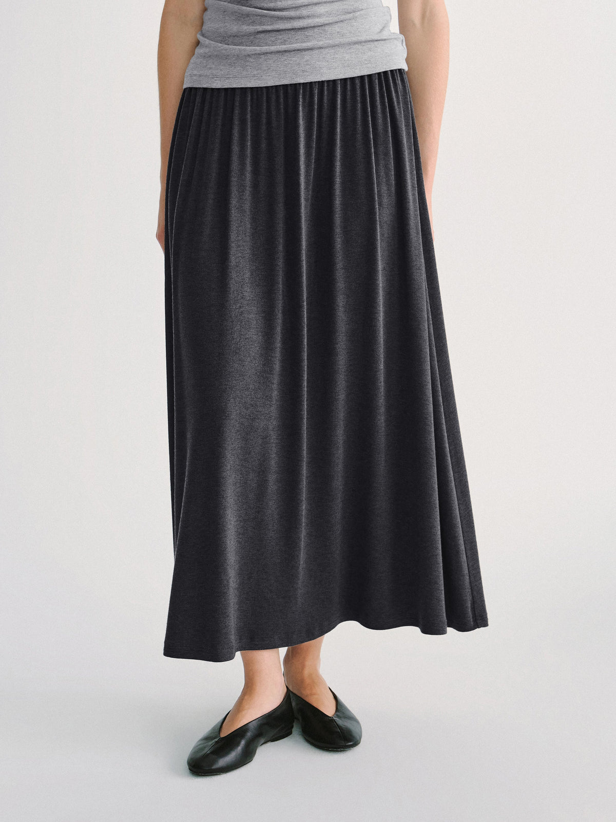 LiteWarm Mid-Rise Ruched A-Line Midi Skirt with Pockets